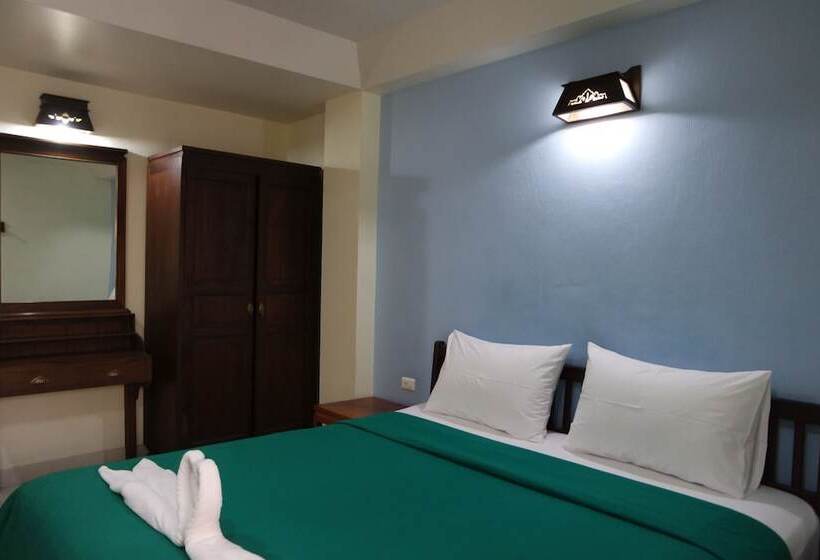 בית מלון כפרי Nikom Court