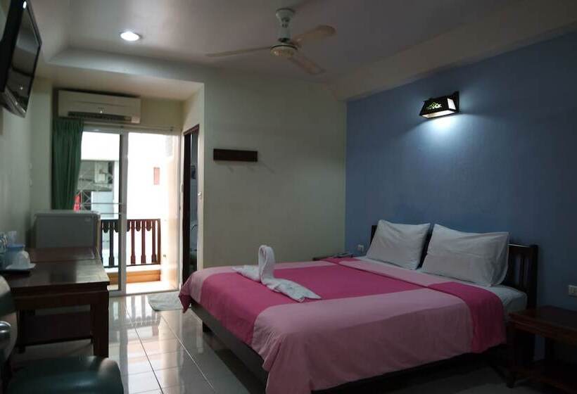 בית מלון כפרי Nikom Court