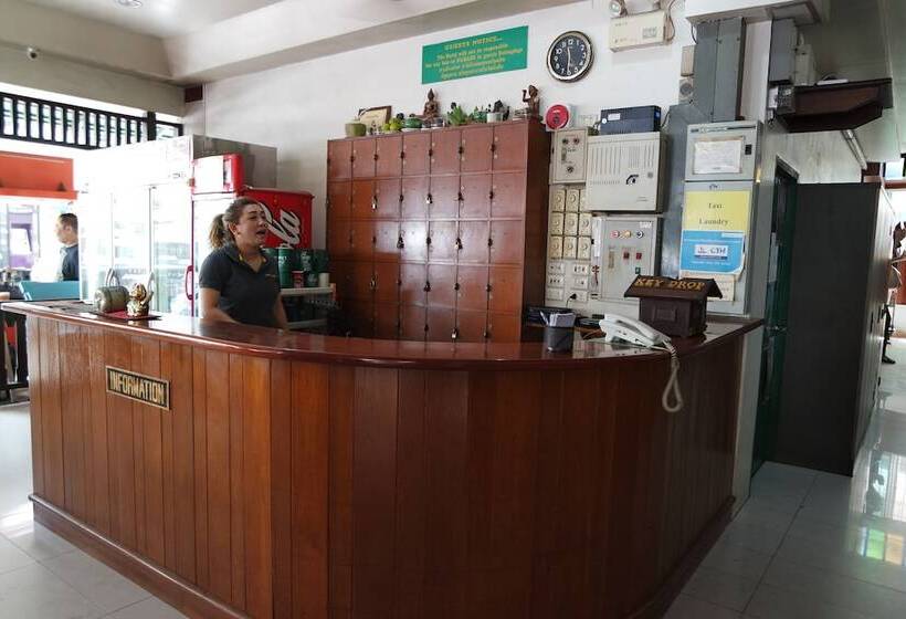 בית מלון כפרי Nikom Court