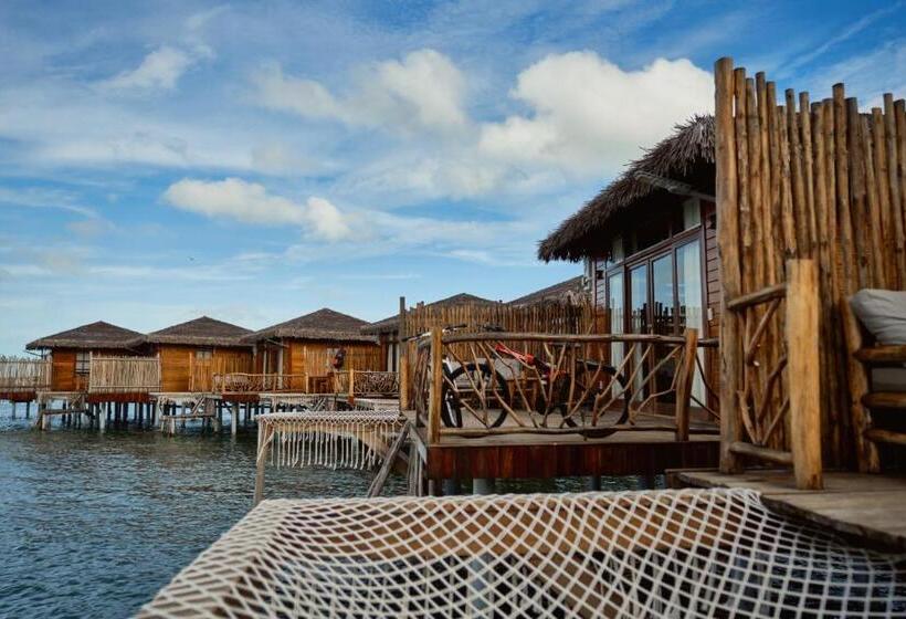 هتل Rocks Beach Boutique