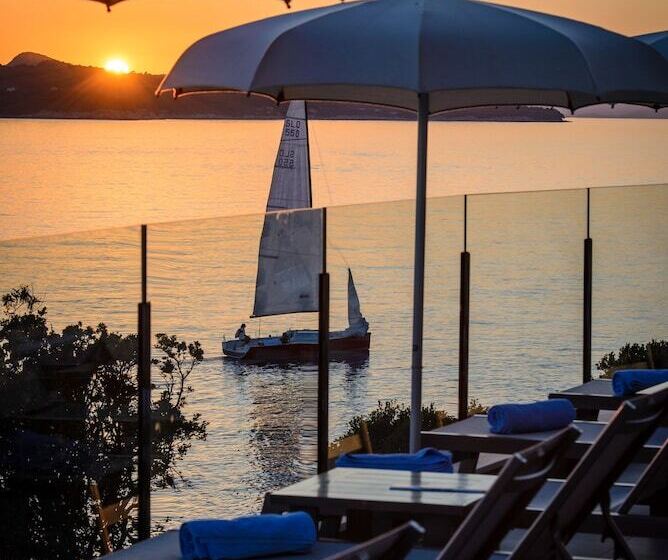 Отель Royal Blue