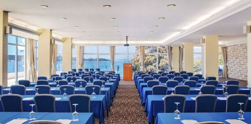 Отель Royal Blue