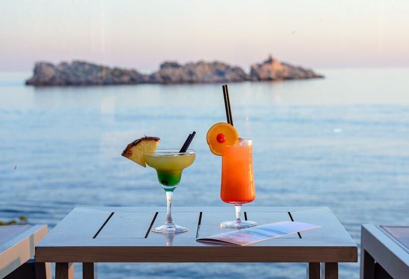 Отель Royal Blue