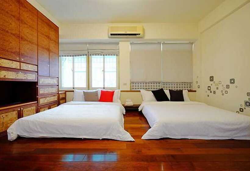 تختخواب و صبحانه Jamie Home Stay