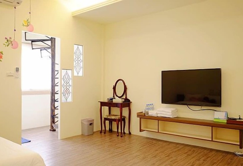 تختخواب و صبحانه Jamie Home Stay