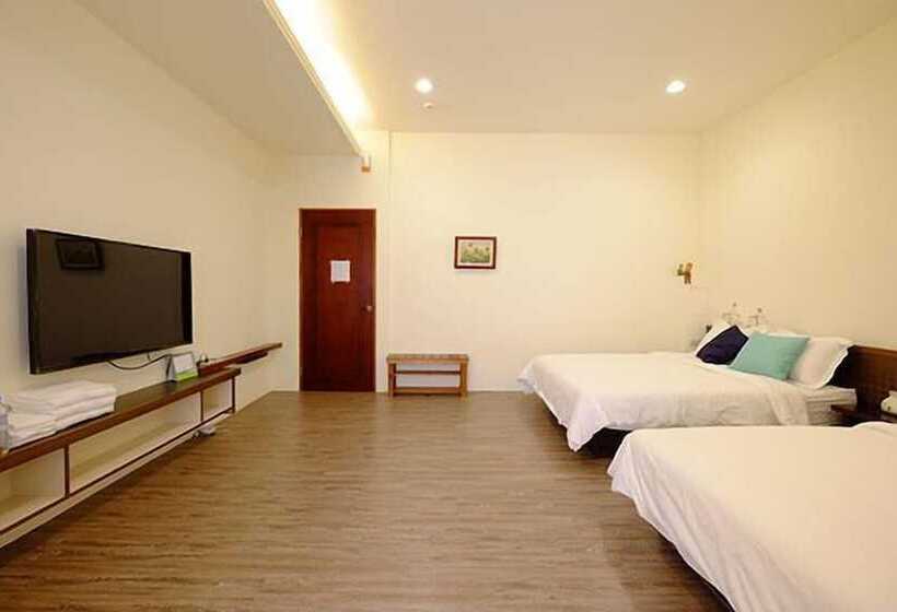 تختخواب و صبحانه Jamie Home Stay
