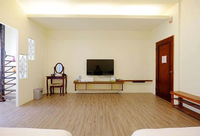 تختخواب و صبحانه Jamie Home Stay