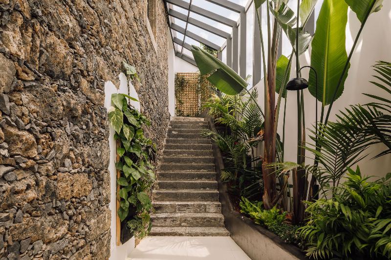 White Exclusive Suites & Villas