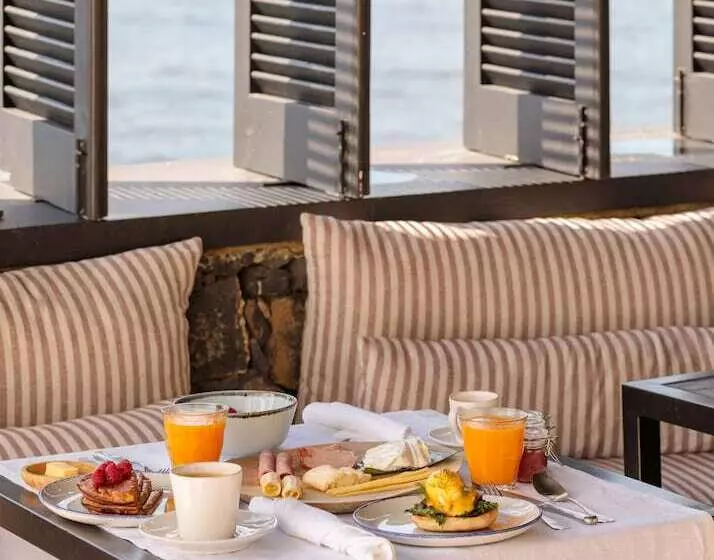 White Exclusive Suites & Villas