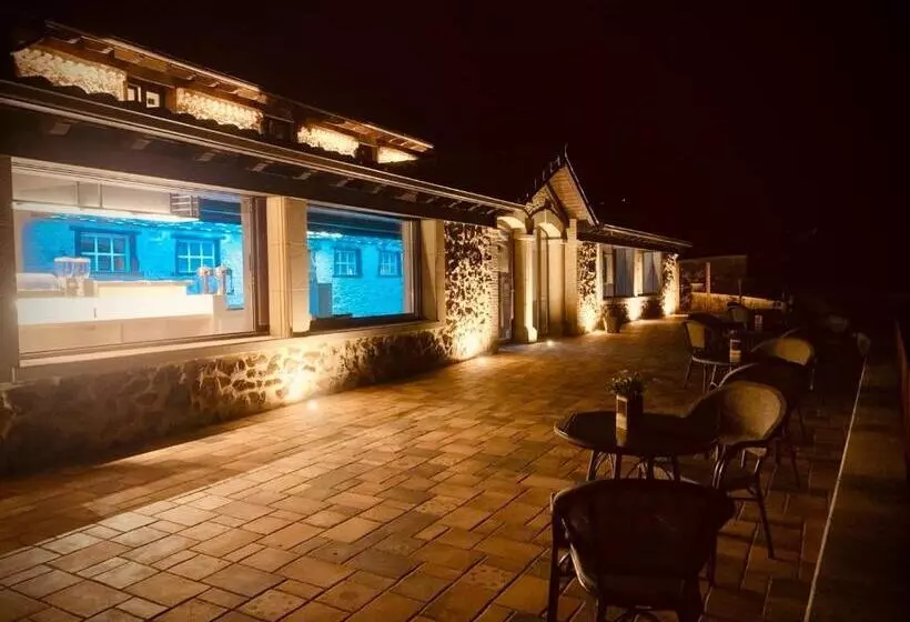 هتل La Quinta Luxury Palace