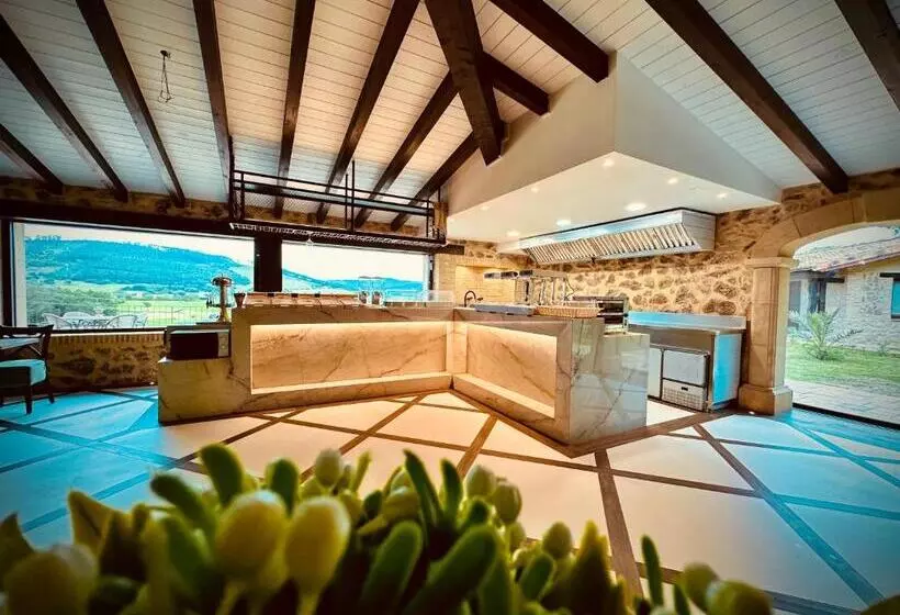 هتل La Quinta Luxury Palace
