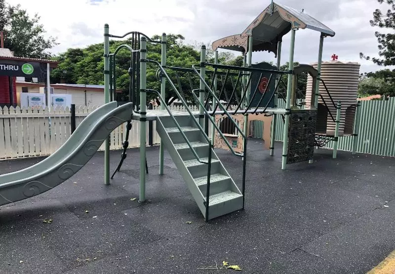 ホテル Gin Gin Budget Accommodation