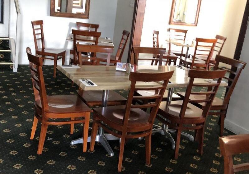 호텔 Gin Gin Budget Accommodation