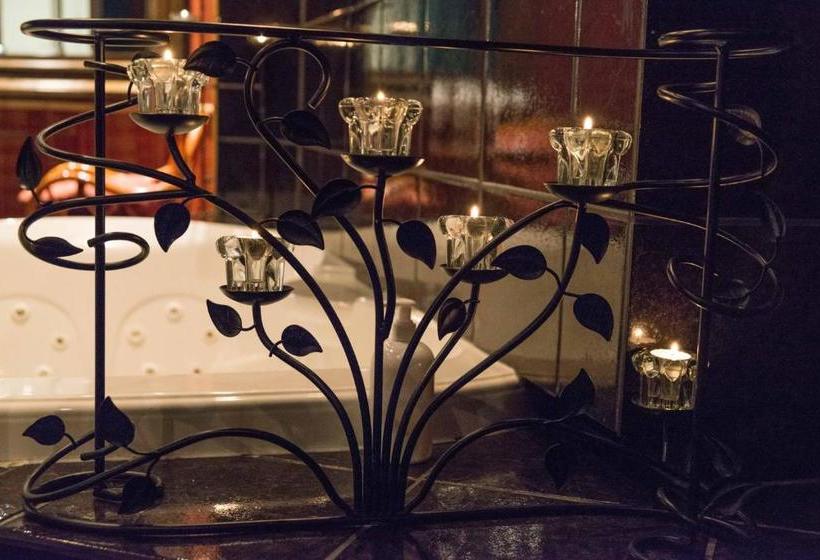 Mariaggi's Theme Suite Hotel & Spa