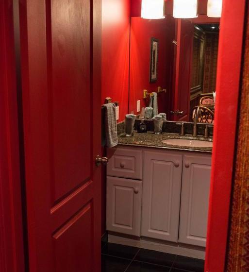 Mariaggi's Theme Suite Hotel & Spa