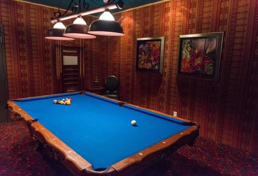 Mariaggi's Theme Suite Hotel & Spa