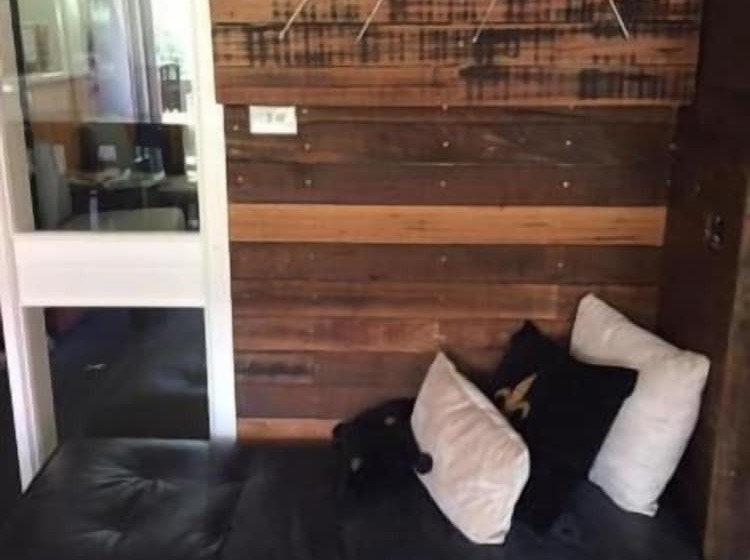 모텔 Black Bear Inn