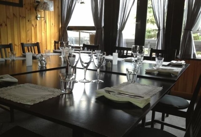 모텔 Black Bear Inn