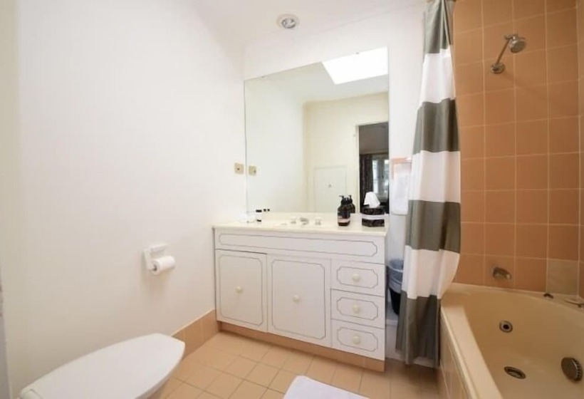 모텔 Black Bear Inn