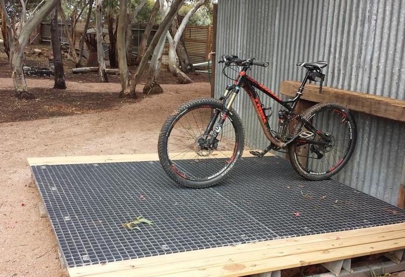 Мотель Under The Mount