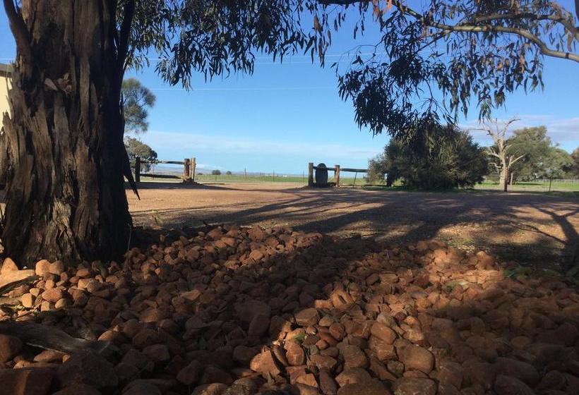 Мотель Under The Mount