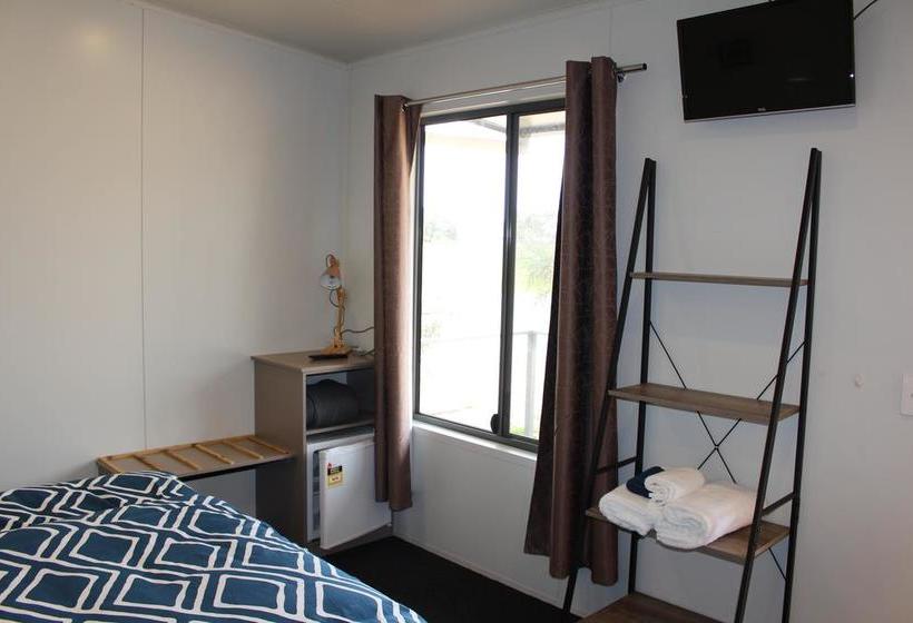 Мотель Under The Mount