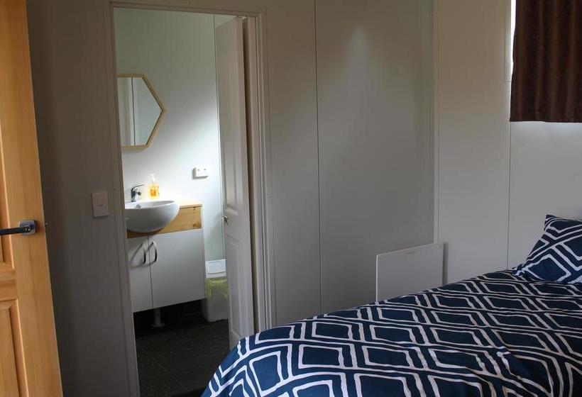 Мотель Under The Mount