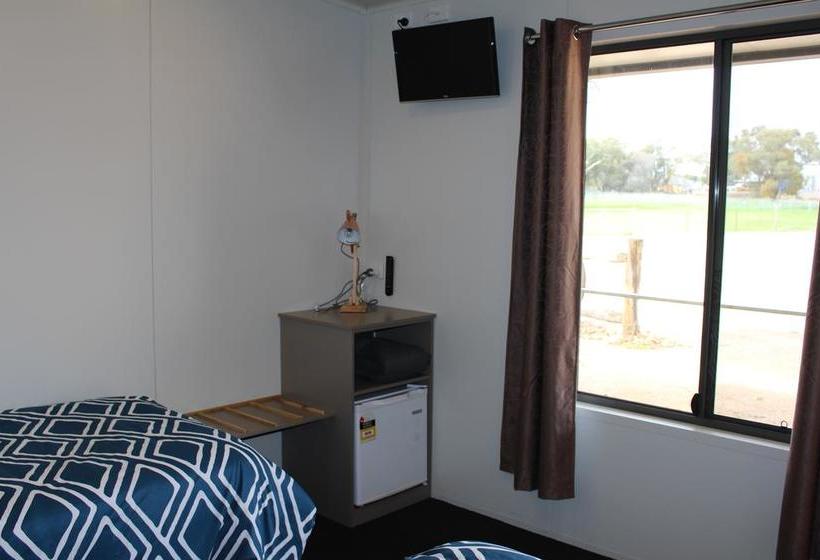 Мотель Under The Mount