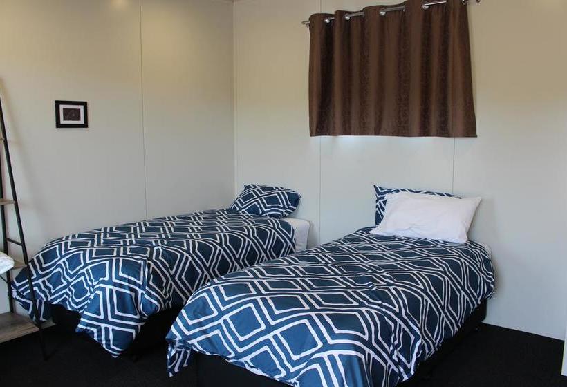 Мотель Under The Mount