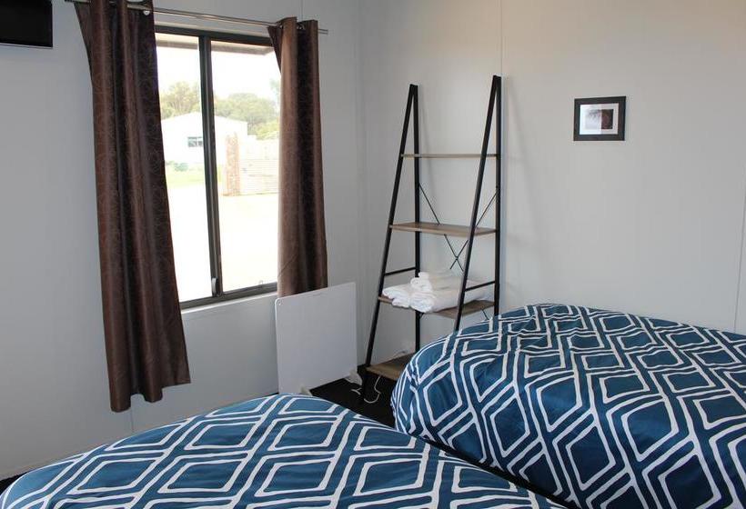 Мотель Under The Mount