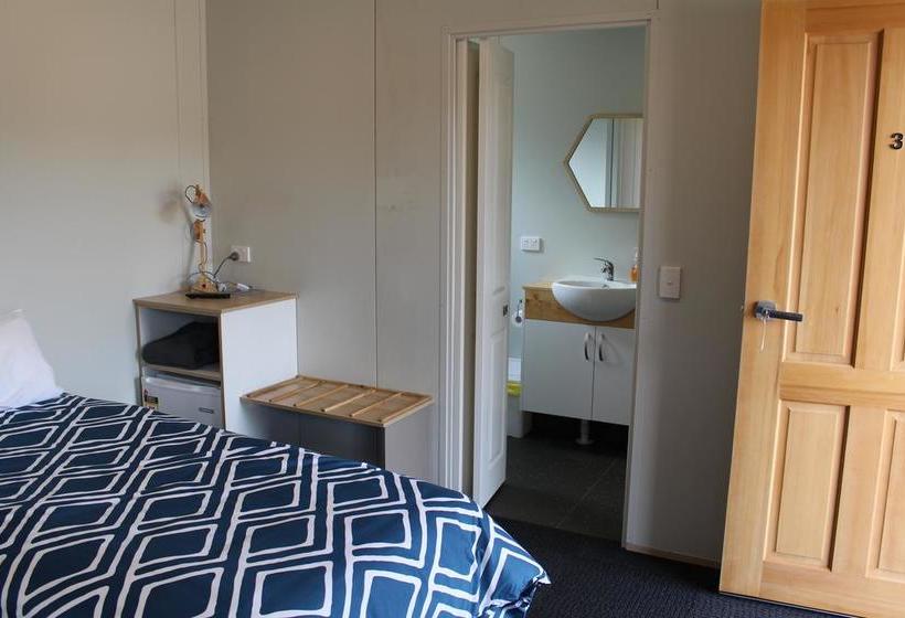 Мотель Under The Mount