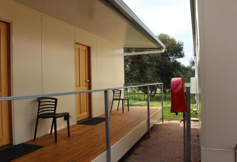 Мотель Under The Mount