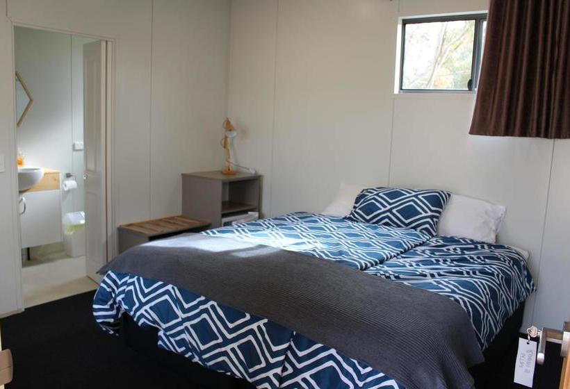 Мотель Under The Mount