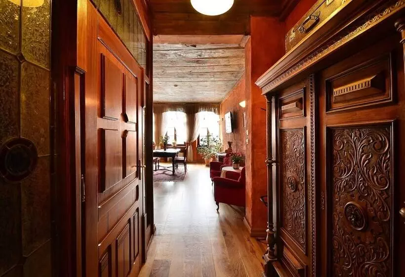 Hotelli Apartamenty Molus