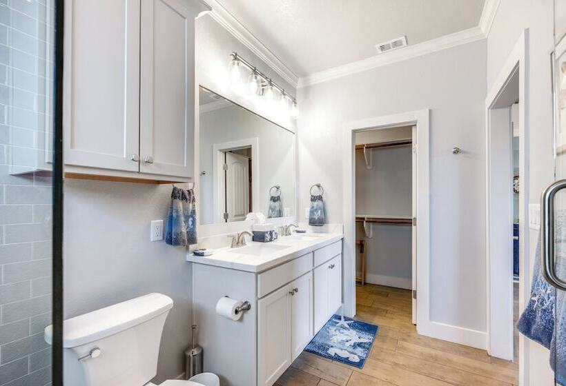 1 Mi To Beach Access: Coastal Port Aransas Home