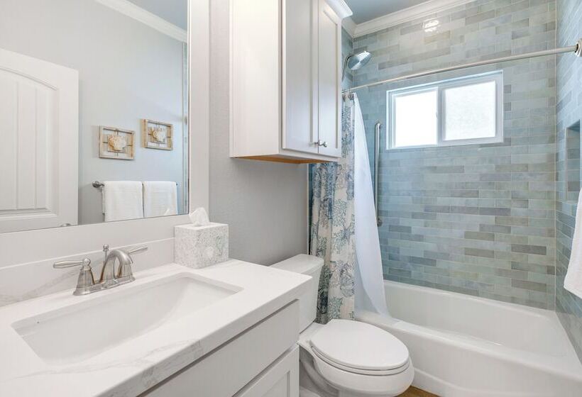 1 Mi To Beach Access: Coastal Port Aransas Home