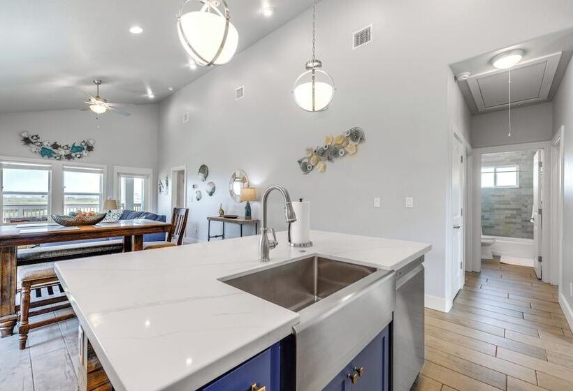 1 Mi To Beach Access: Coastal Port Aransas Home