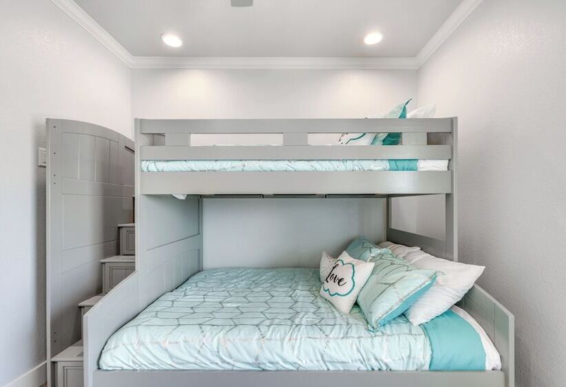 1 Mi To Beach Access: Coastal Port Aransas Home