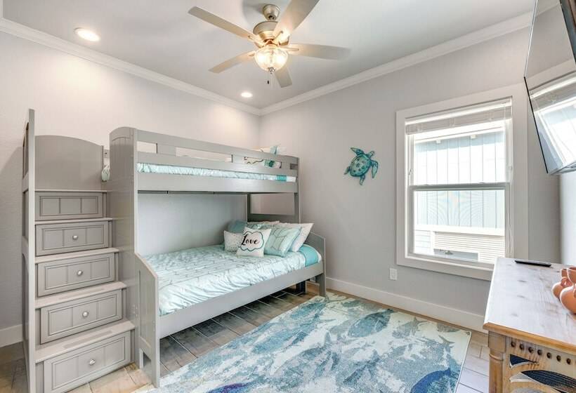 1 Mi To Beach Access: Coastal Port Aransas Home