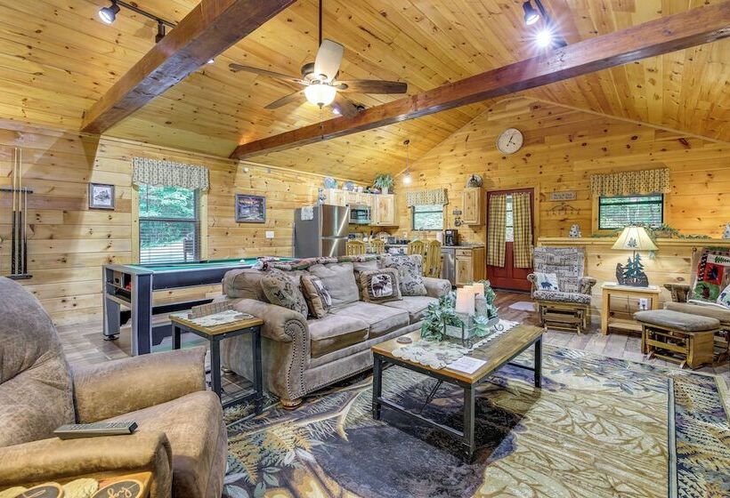 Cabin W/ Private Hot Tub ~ 7 Mi To Pigeon Forge!