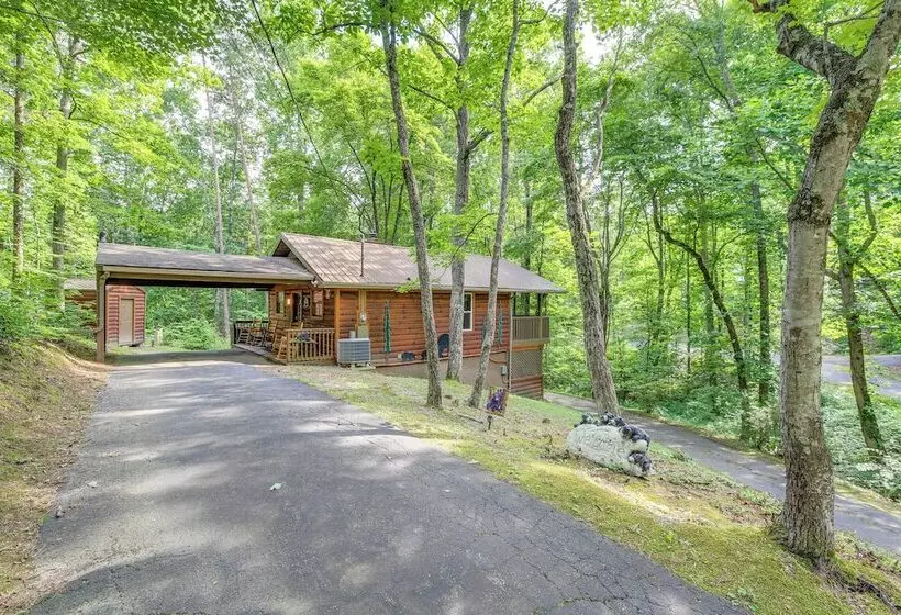 Cabin W/ Private Hot Tub ~ 7 Mi To Pigeon Forge!