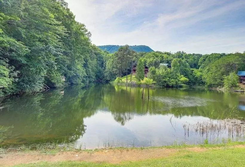 Cabin W/ Private Hot Tub ~ 7 Mi To Pigeon Forge!