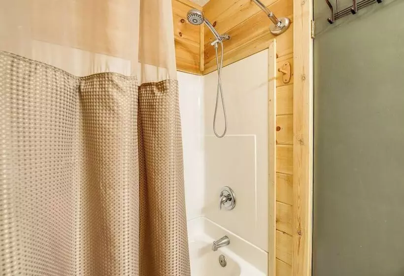 Cabin W/ Private Hot Tub ~ 7 Mi To Pigeon Forge!
