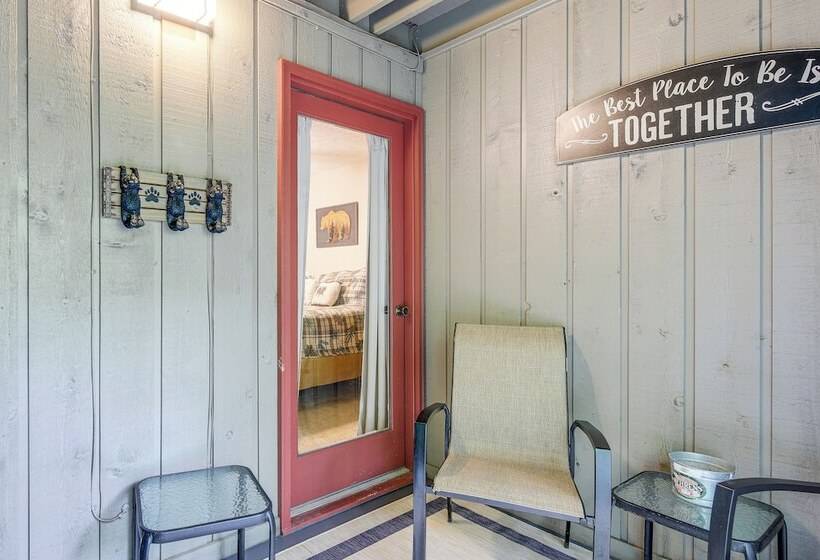 Cabin W/ Private Hot Tub ~ 7 Mi To Pigeon Forge!