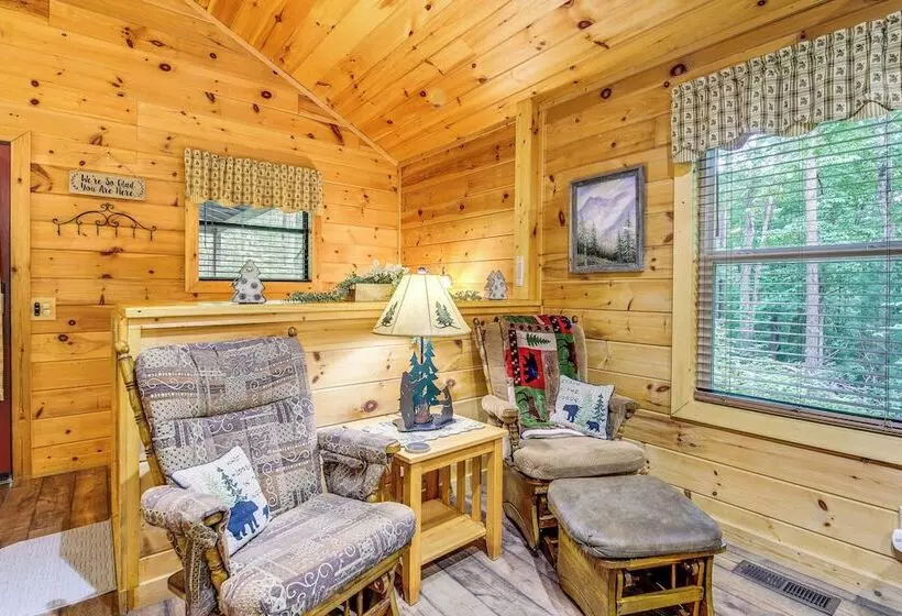 Cabin W/ Private Hot Tub ~ 7 Mi To Pigeon Forge!
