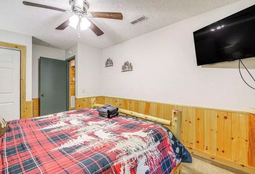 Cabin W/ Private Hot Tub ~ 7 Mi To Pigeon Forge!