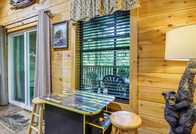 Cabin W/ Private Hot Tub ~ 7 Mi To Pigeon Forge!