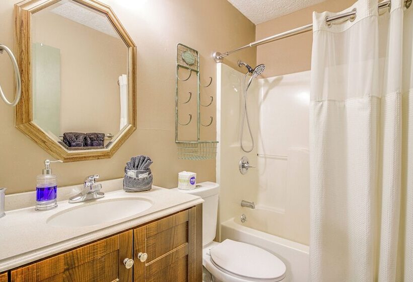 Cabin W/ Private Hot Tub ~ 7 Mi To Pigeon Forge!