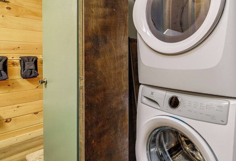 Cabin W/ Private Hot Tub ~ 7 Mi To Pigeon Forge!