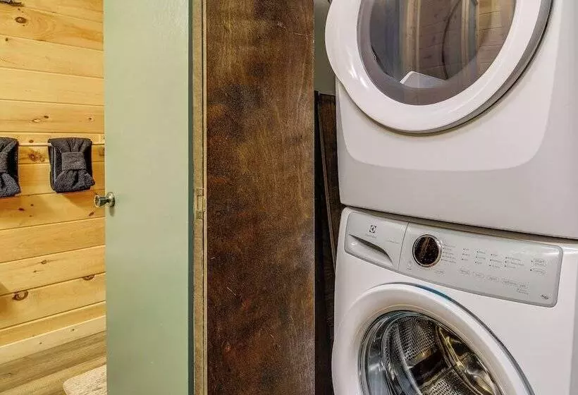 Cabin W/ Private Hot Tub ~ 7 Mi To Pigeon Forge!